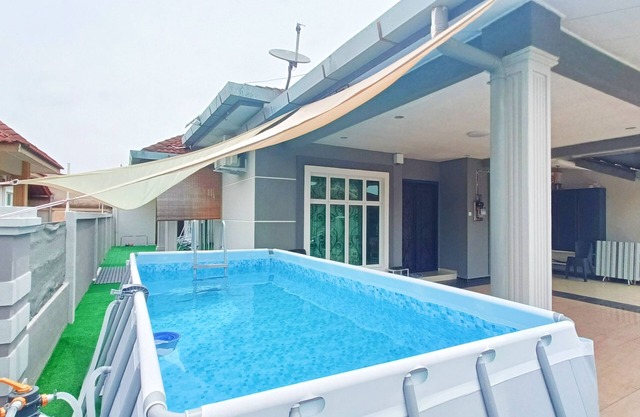 Melaka homestay with pool,ktv, billiard,bbq sleeps 15-18