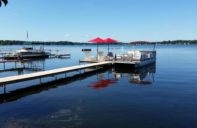 "Memories Are Made Here" Klinger Lake - Lakefront With Beautiful Sunsets