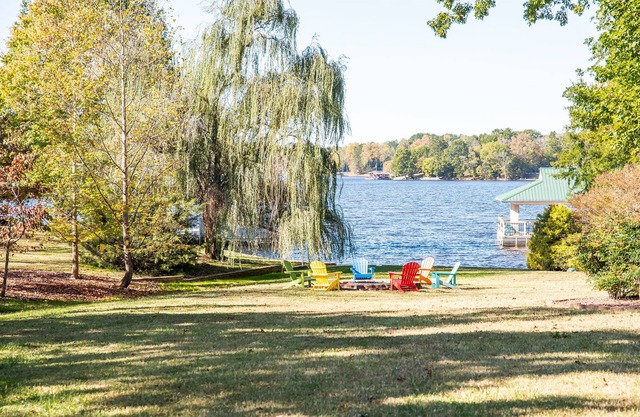 “MEMORY MAKER”- Lake House at Hyco Lake with a Private Boathouse