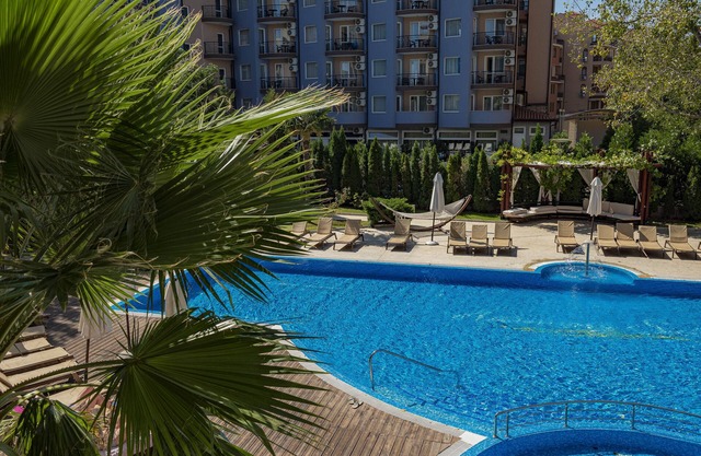 MENADA *HARMONY Suites 2* Apartment with pool view
