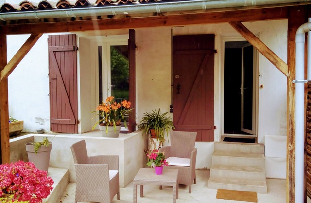 MERCUS - GARRABET in the center of the village APARTMENT 49 m², 2 people.
