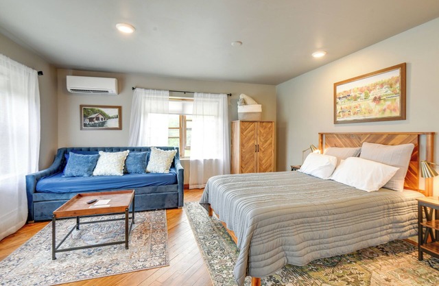 Meredith Studio Near Downtown: Hike, Swim, Ski!