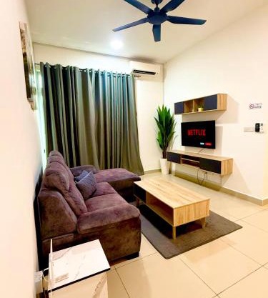 Meridin Bayvue Sea View Homestay by JP