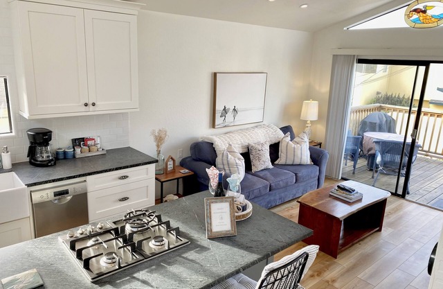 Mermaid Hideaway nOne minute walk to the beach and Lovers Pointn30 Day Rental