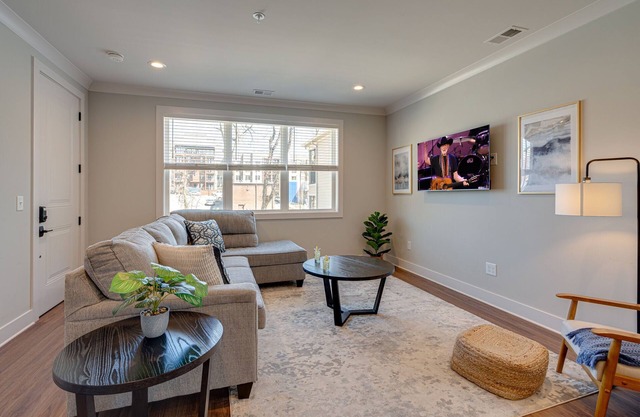 Merry Melrose -Mins to Broadway- Sleeps 6