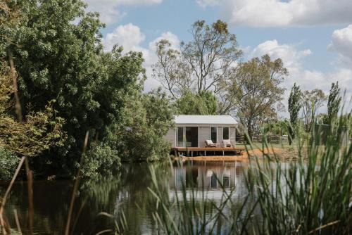 Mewburn Park Retreats - The Lakehouse