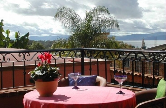 Mexican Sunrise House . A wonderful Mexican experience (Just see the Reviews