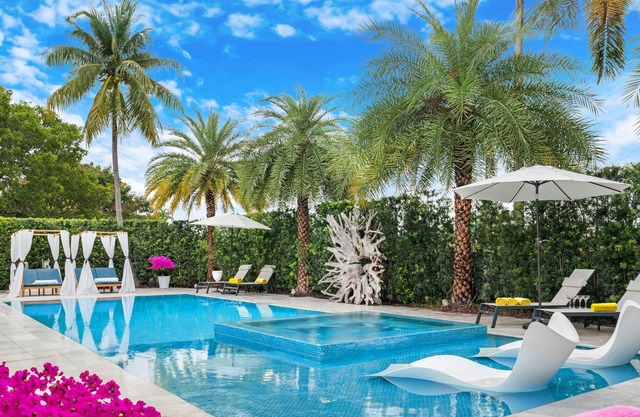 MIA MANSION W/ POOL / BBQ /CABANNA / OUTDOOR BAR