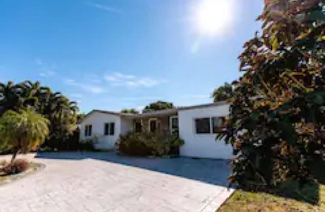 Miami Aventura House Close to Hard Rock Stadium