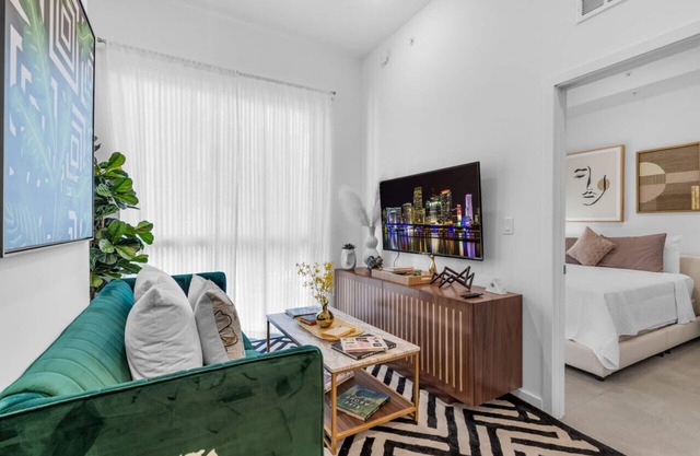 Miami Magic: Vibrant 2 Bedroom with Free Parking