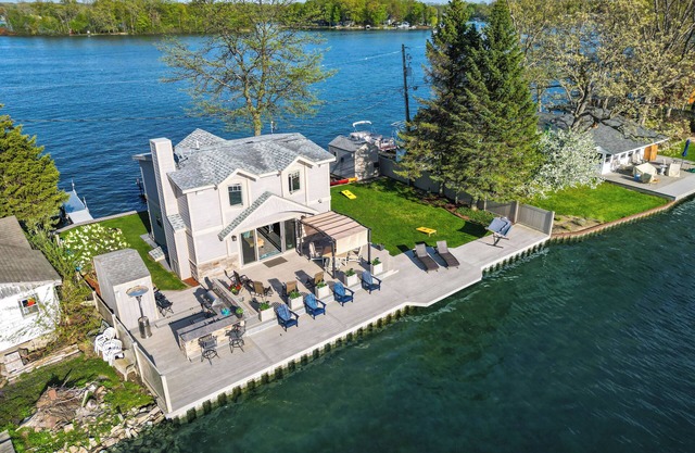 Michigan Island Lake House: Sunrise & Sunset Views