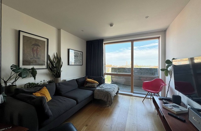 Mid-Century Interior Designed 2BD Flat, London