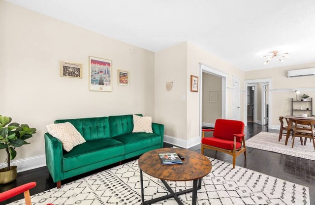 Mid Century Modern 1 Bedroom Apt w Mesh WiFi