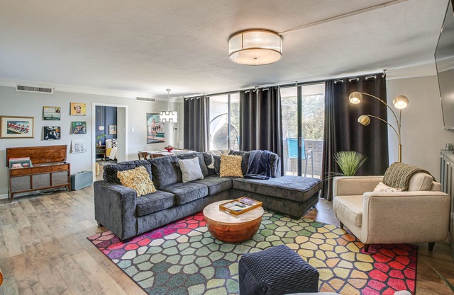 Mid-Century Modern Condo on Lake Hamilton!