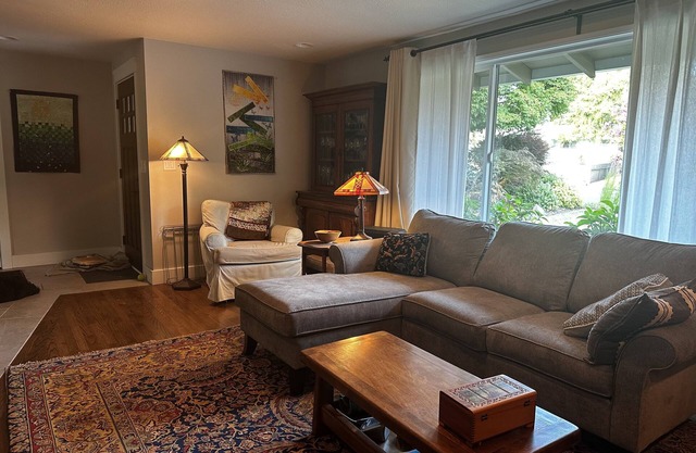 Mid century ranch in quiet safe neighborhoodnnear park