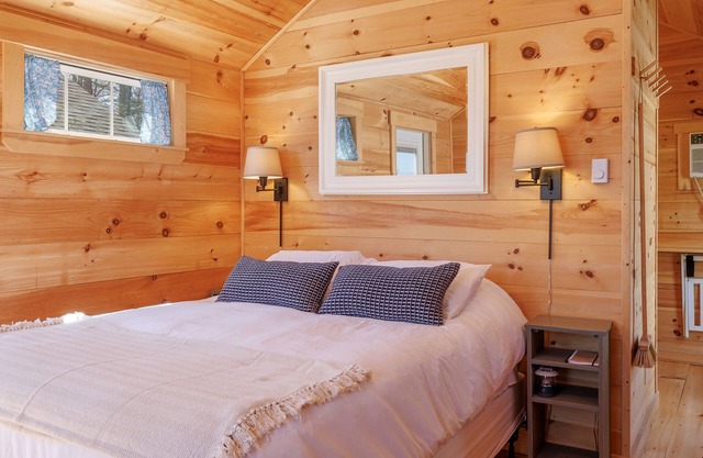 Mid-Coast Maine cabin less than an hour from Acadia NP! New Sauna! Cabin #3 Pine