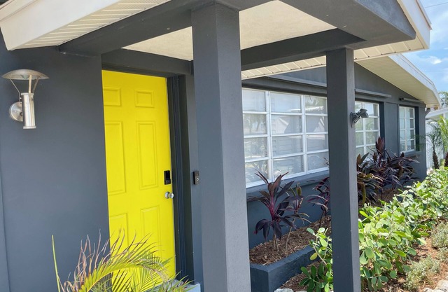 Midcentury Waterfront Neighborhood Oasis: Beaches and Sarasota Charm
