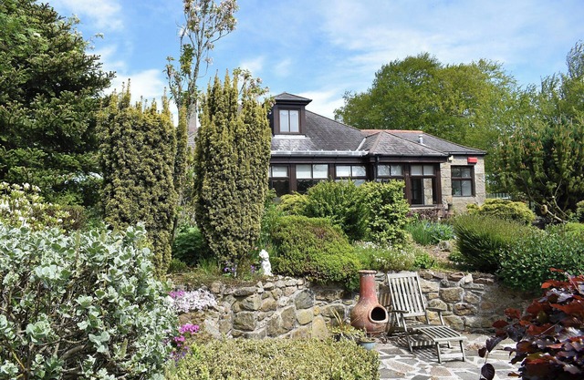 Middle Lodge enjoys a rural, south facing setting and is a gardener’s delight.