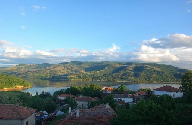 Mihaela Lake Retreat