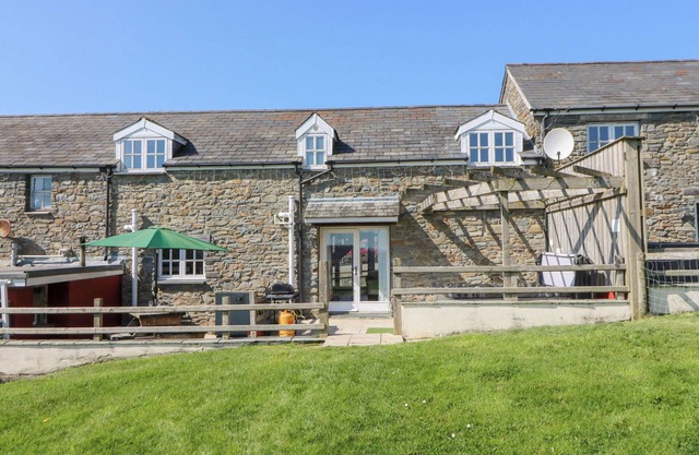 MILL COTTAGE, pet friendly, character holiday cottage in Aberaeron