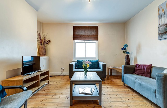 Mill House | Oxford Holiday Let | 2 Beds & Sleeps 4