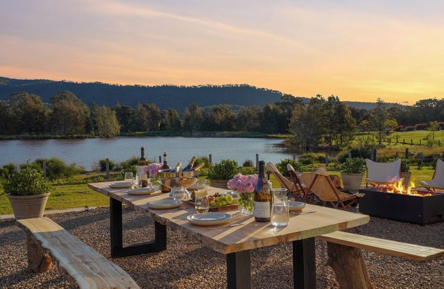 MILLFIELD WATERS Luxury Hunter Valley Accommodation AMAZING WATER MOUNTAIN VIEWS