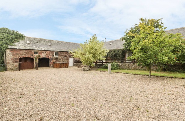 MILLTOWN HOUSE, pet friendly, character holiday cottage in Turriff