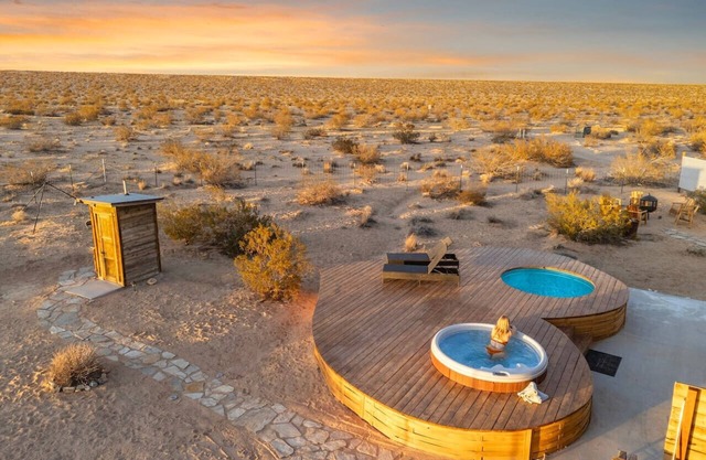 Mindy's Rustic Rabbit Cabin ~ Heart Deck ~ Spa ~