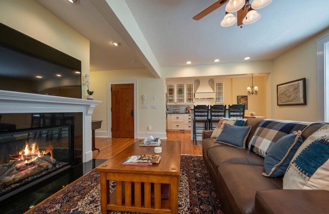 Minette's Downtown Condo | Historic Spot in Downtown Hendersonville