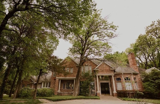 Mini Mansion with Pool, Hot Tub, Decking Overlooking Pond & Games