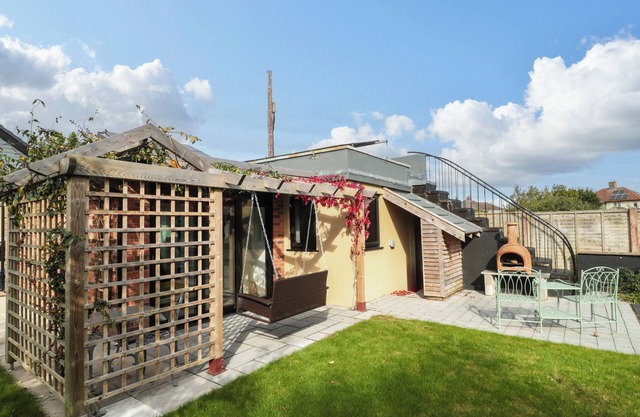 MINIME, pet friendly, with a garden in Weston-Super-Mare