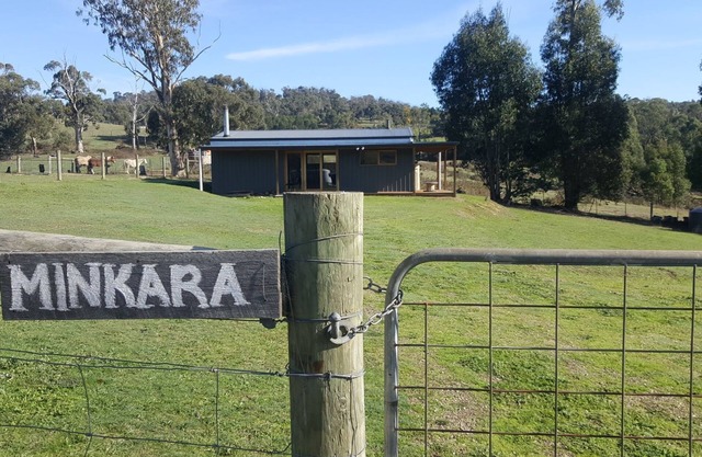 Minkara Homestay - bush retreat fully self contained cabin on 10 acres
