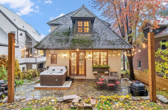 MINNeSTAY* Design House at Linden Hills | Hot Tub