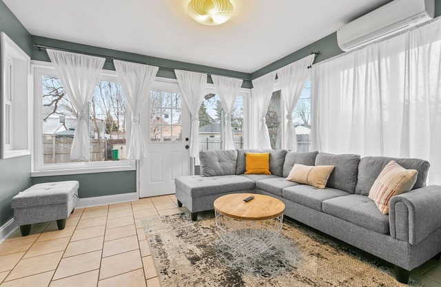 MINNeSTAY* Lyndale Pleasant Getaway