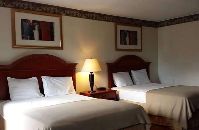 Minutes to Hershey Theatre and Founders Hall! Swimming Pool, FREE Parking Onsite
