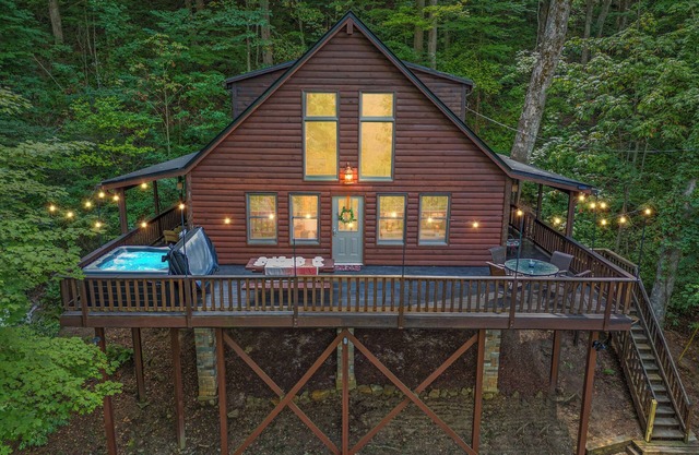 Minutes to Nada Tunnel + Natural Bridge SP/Views - Hot Tub - Firepit