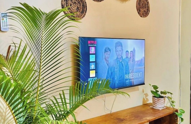 Minzi Homes | Cozy Green Escape with balcony views