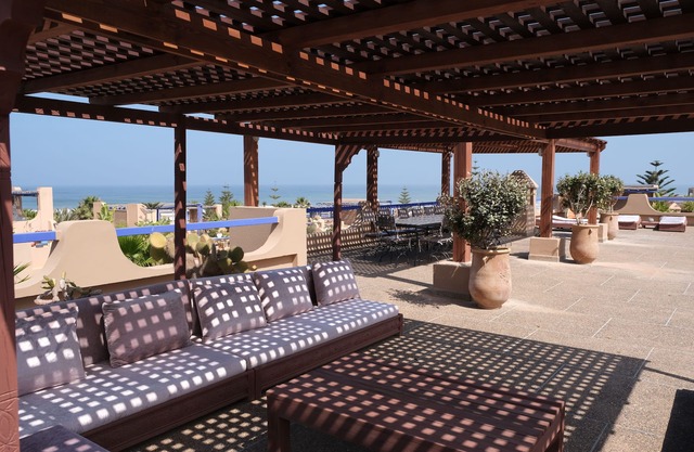MIRLEFT LUXURY VILLA BY THE SEA FOR 6 TO 14 PEOPLE