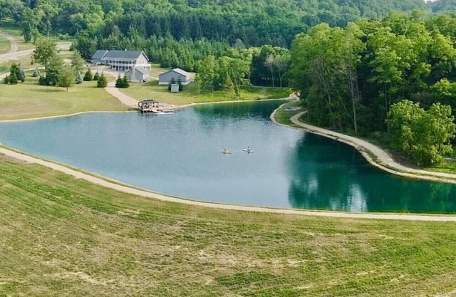 Mirror Lake - Rare private lake!