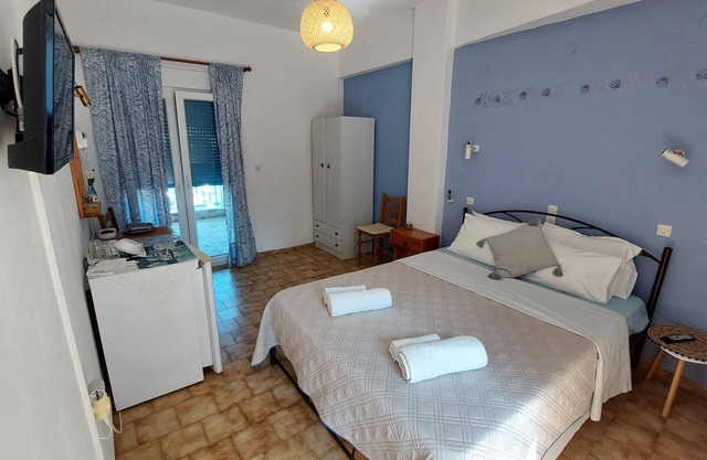 Mirsini rooms and apartments on beautiful Alonissos ! At votsi Port.n