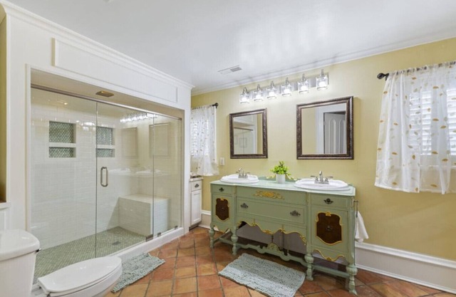 Miss Elizabeth's Place | Downtown Lynchburg