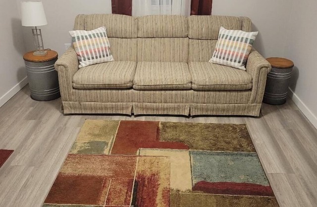 Miss Maggie's, Charming 1-bedroom house with WiFi, AC in terrific Hoopeston