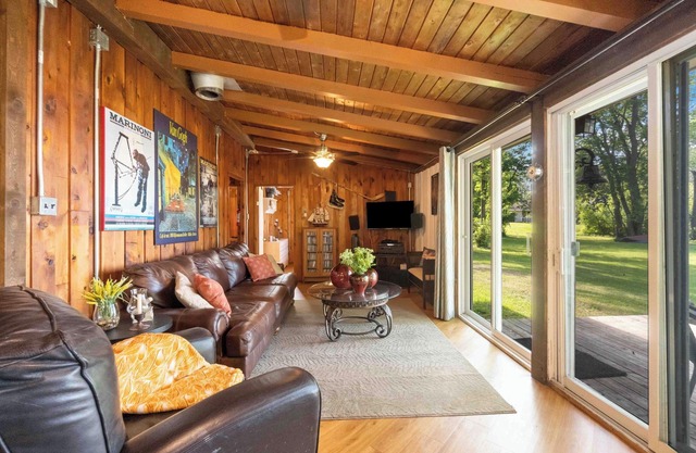 Mississippi Lake Lovely on the water 3 Bedroom Cottage. Pet Friendly!