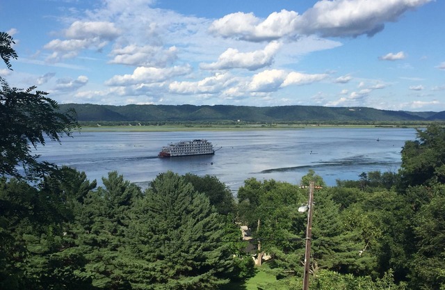 Mississippi River View with updated driveway