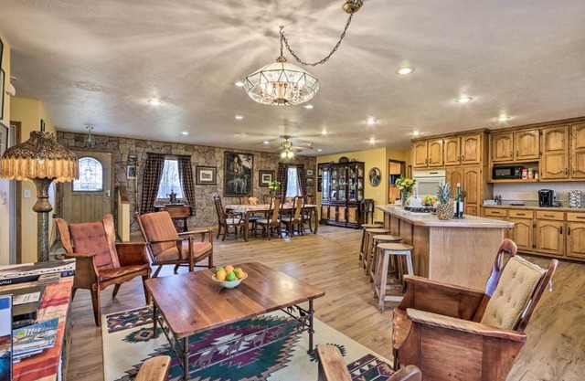 Missouri Getaway with Pasture Views and Patio!