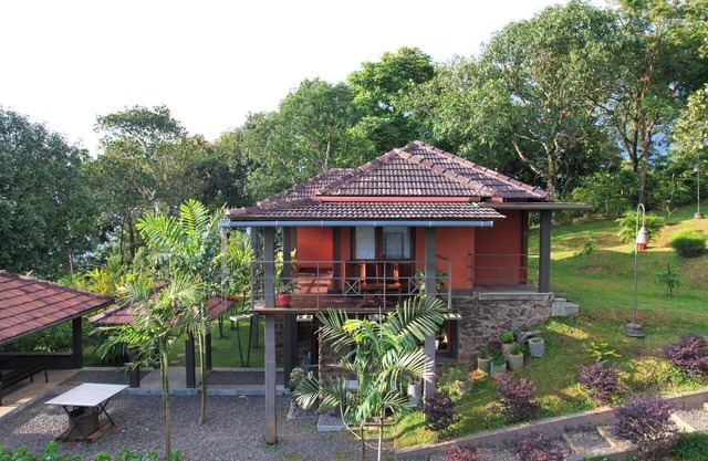 Misty Hogans Hill Station Stay | Entire Stay Near Munnar | Breakfast | Sleeps 10