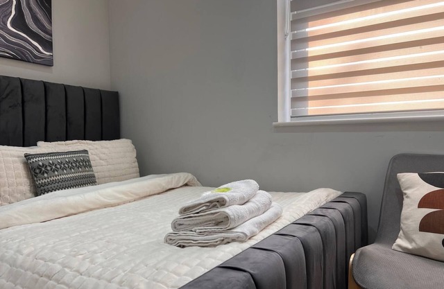 MJ Serviced apartment - West London 55 - Next to Tube Station