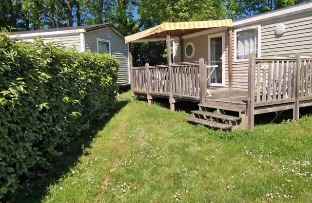 Mobile home in a 4* campsite Fun water park, slides, play area.