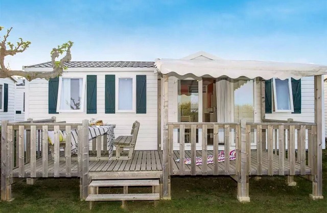 Mobile home ● Aufgehobene Terrasse