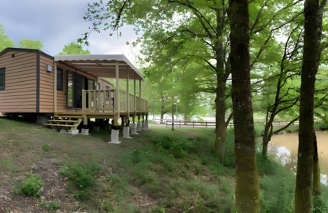 Mobile Home 'Mobilhome Confort 6 Personnes 71' with Private Terrace, Private Garden and Wi-Fi